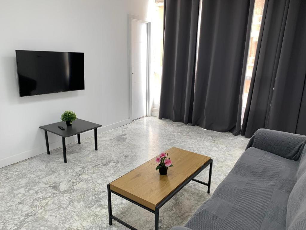 Boutique Living Soho Apartment มาลากา ภายนอก รูปภาพ